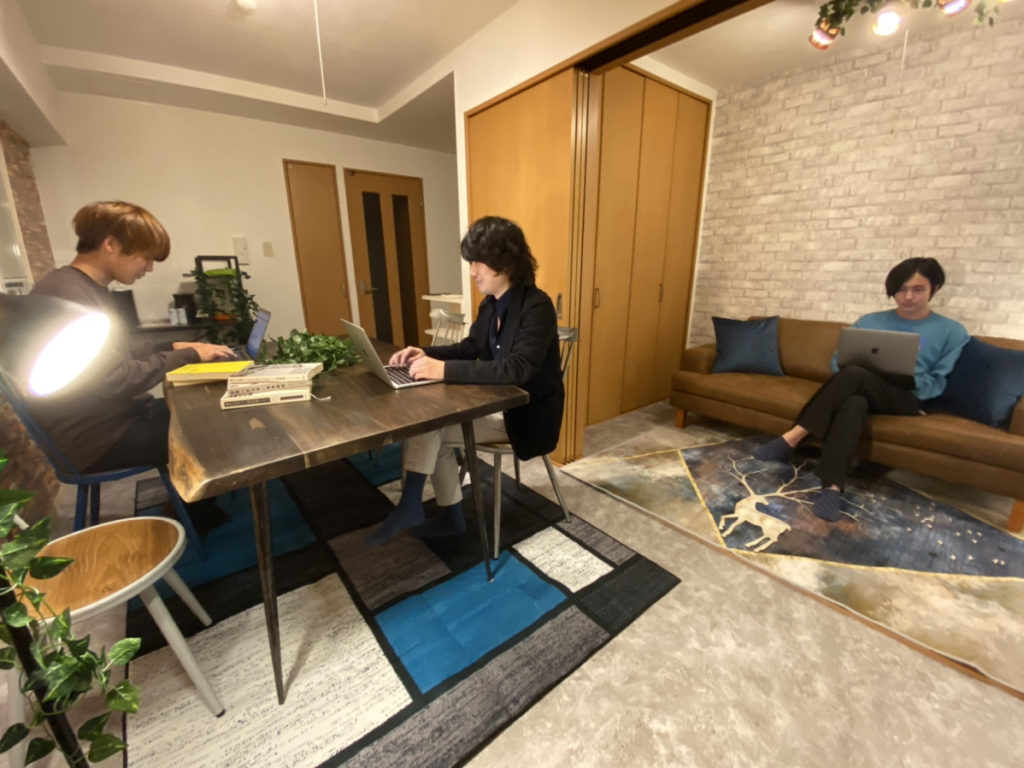 自宅テレワークのやる気出ない札幌人は毎日来放題のアジトで生産性アップ3