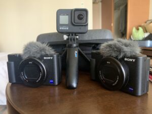 取材に使用したカメラのGoProとSONYのZV1